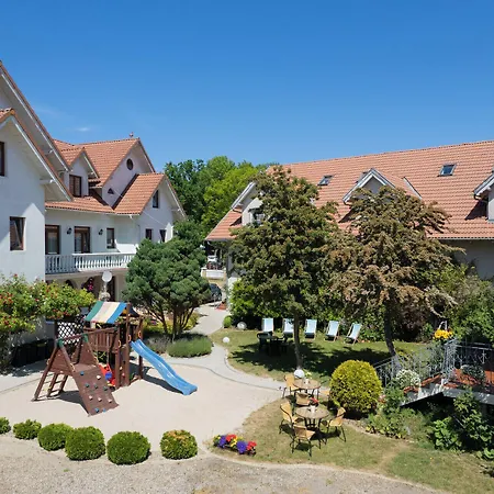 לינה וארוחת בוקר Baltyk 3*